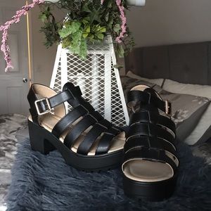 Black Fisherman Sandals